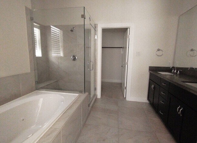 master jetted tub and oversized shower - 3406 La Branch St
