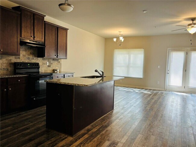 Building Photo - 1545 Iris Walk