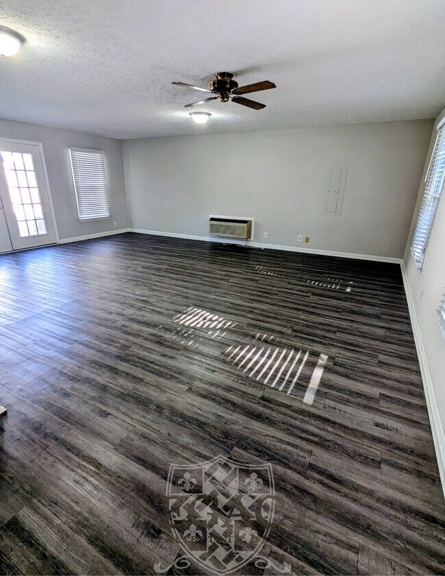 Building Photo - 502 Irongate Blvd