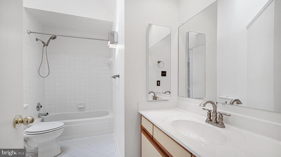 Building Photo - 14226 Jib St