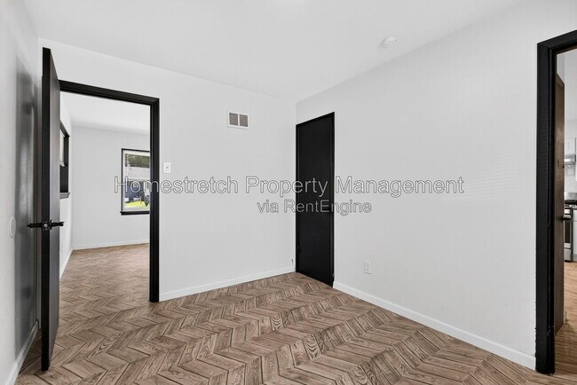 Building Photo - 5544 Sapphire Ave