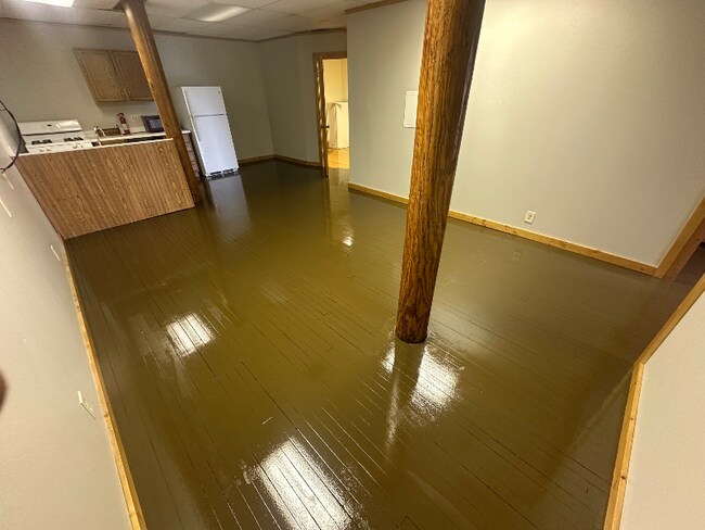 Building Photo - 120 N Main St