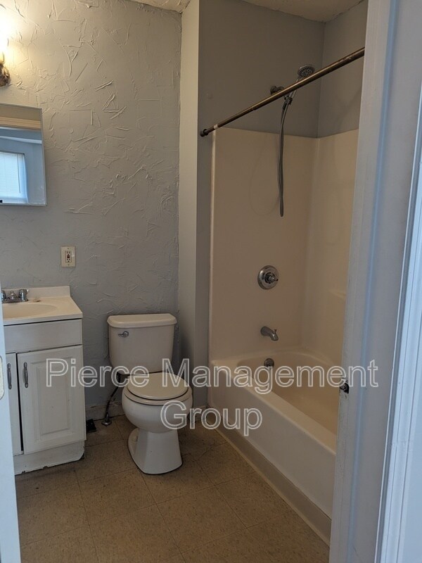 Building Photo - 529 Massabesic St