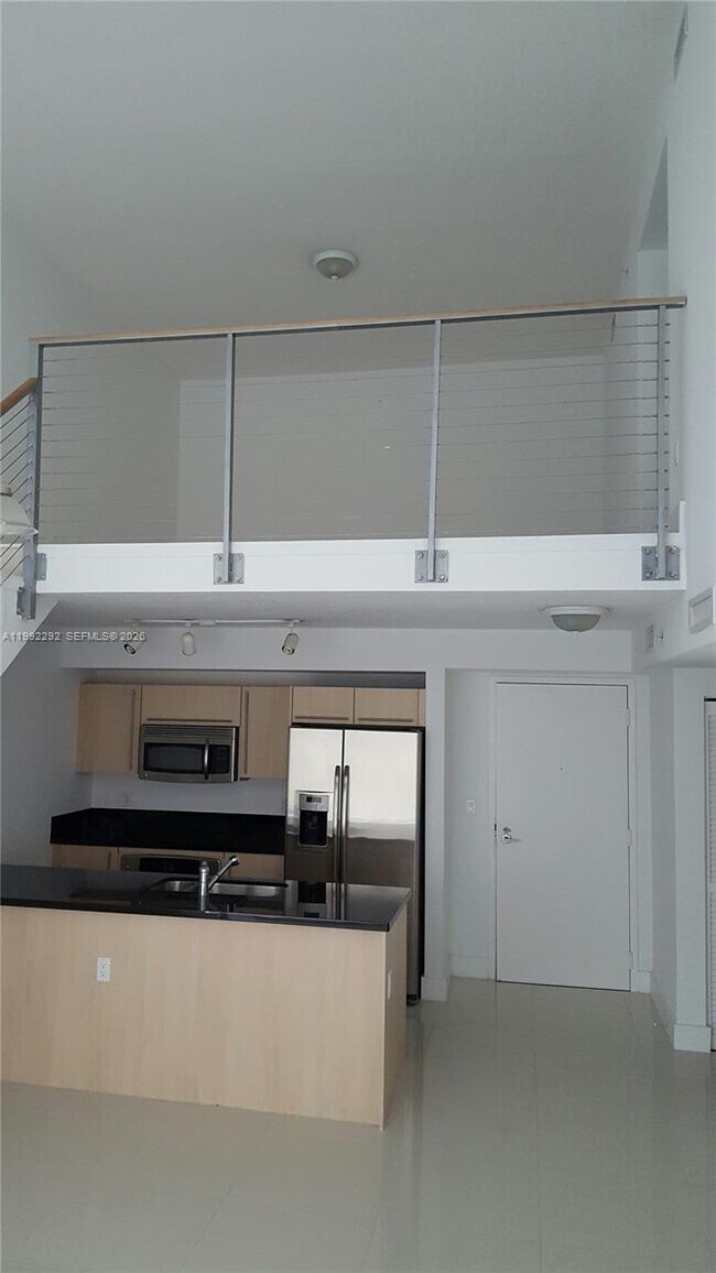 Building Photo - 1111 SW 1st Ave