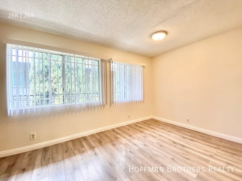 Building Photo - 815 Centinela Ave