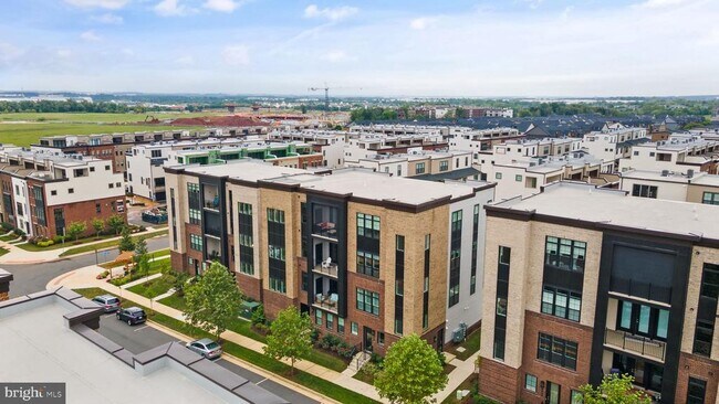 Building Photo - 43443 Croson Ln