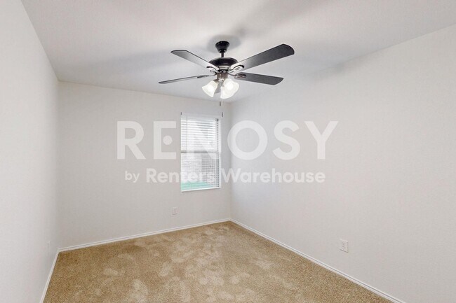 Building Photo - 1096 Oakbrook St