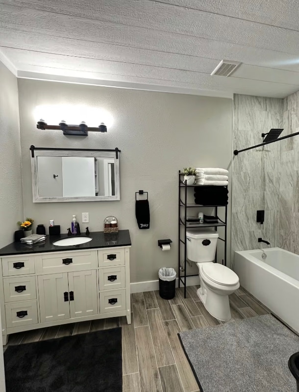 Building Photo - 1135 Red Fox Rd