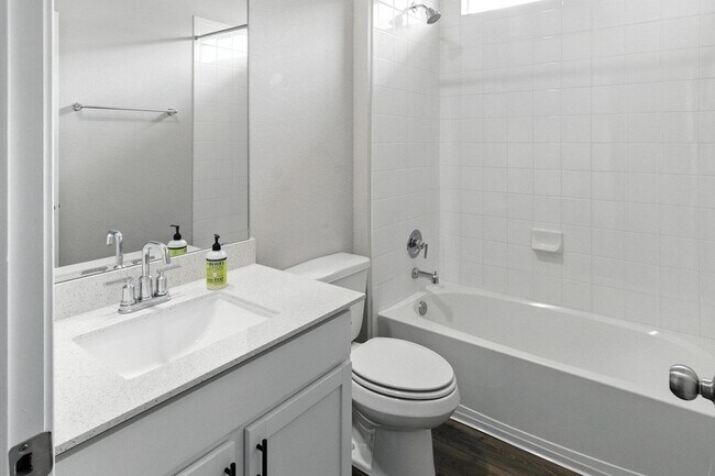 Building Photo - 211 Rainmaker Ln