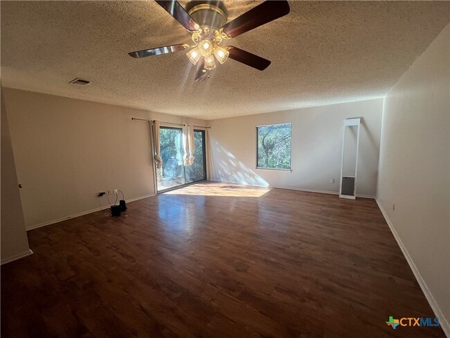 Building Photo - 960 Canyon Dr