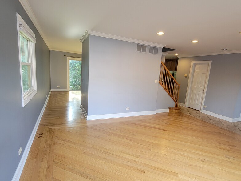 Building Photo - 2116 Rugen Rd