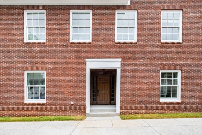 Building Photo - 816 Walnut Ave