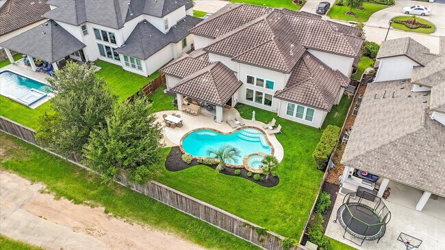 Building Photo - 5823 Stratton Wds Dr