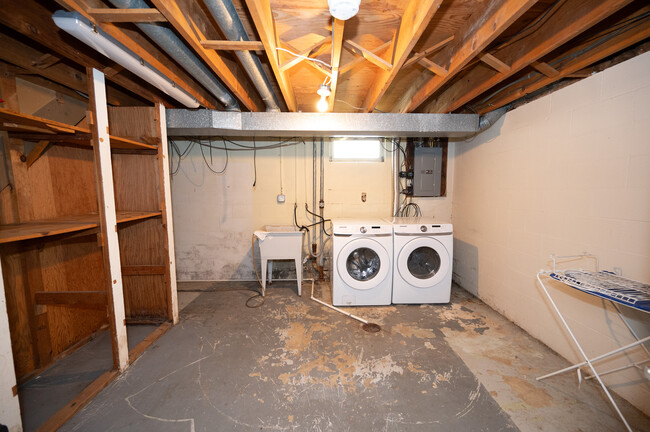 Building Photo - 2418 23rd Ave NW