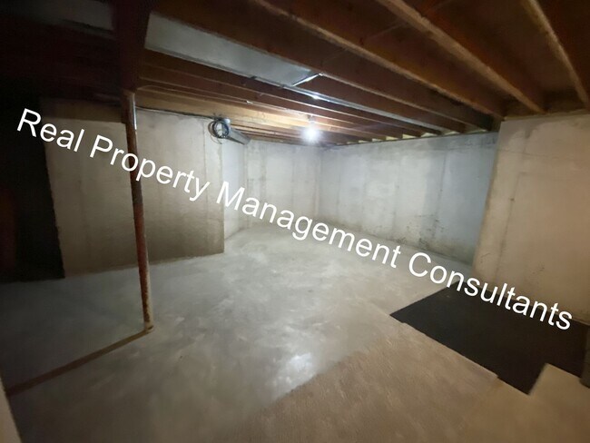 Building Photo - $1000 Move In Incentive on Lake Winnebago 3 Bedroom Home