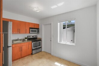 Building Photo - 932 Moffett St