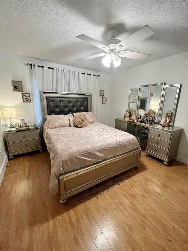 Building Photo - 4872 SW 140th Ave