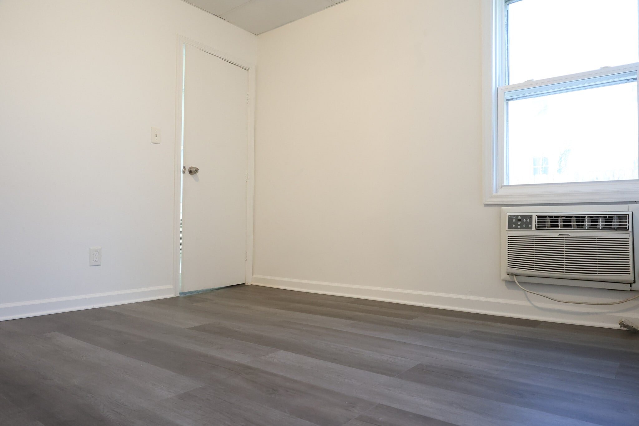 Building Photo - 9104 Baltimore St