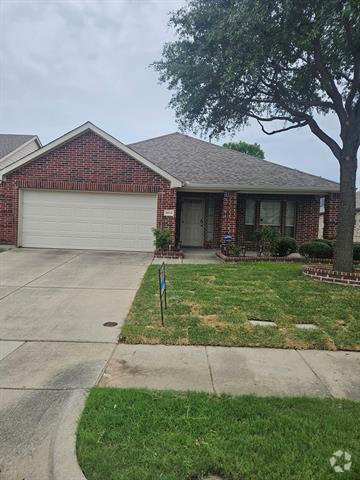 Building Photo - 9613 Sleepy Hollow Dr