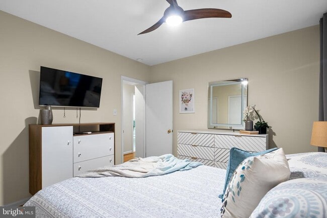 Building Photo - 410 11th St NE