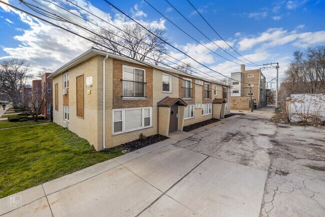 Building Photo - 1516-1518 E 70th Street Chicago, IL 60637