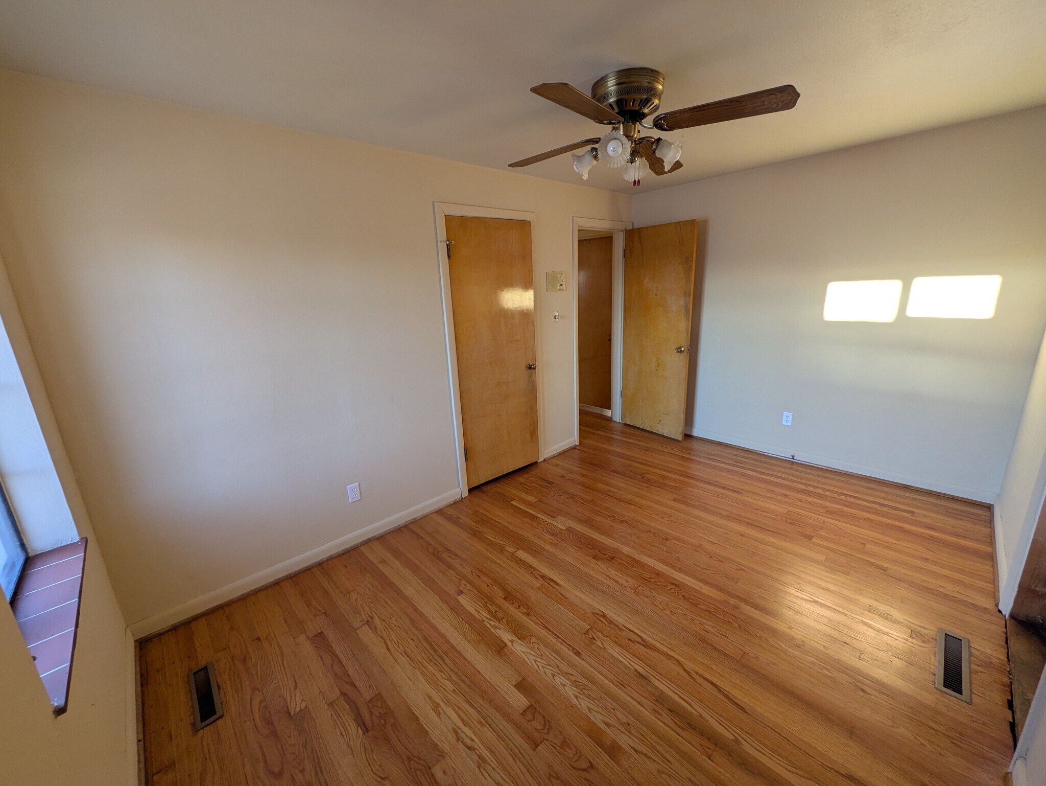 Bedroom with access to back deck - 852 Anaconda Ave