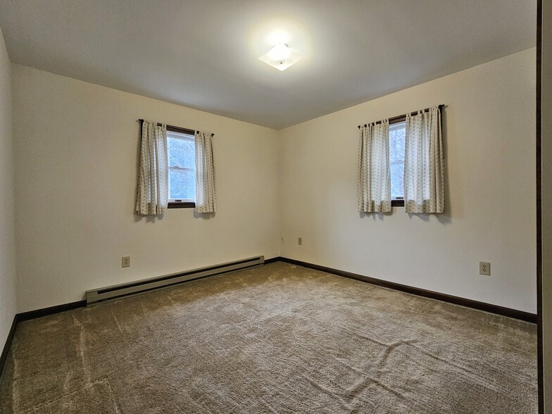 Building Photo - 474 N Maple St