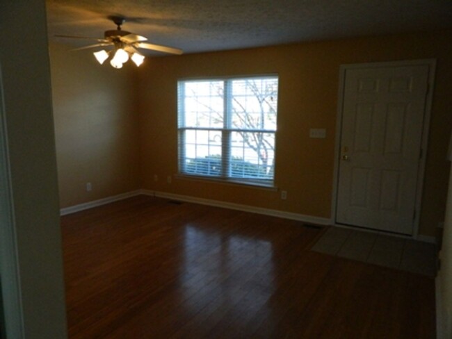 Building Photo - Bedford County-Forest Townhome-Close to Sh...