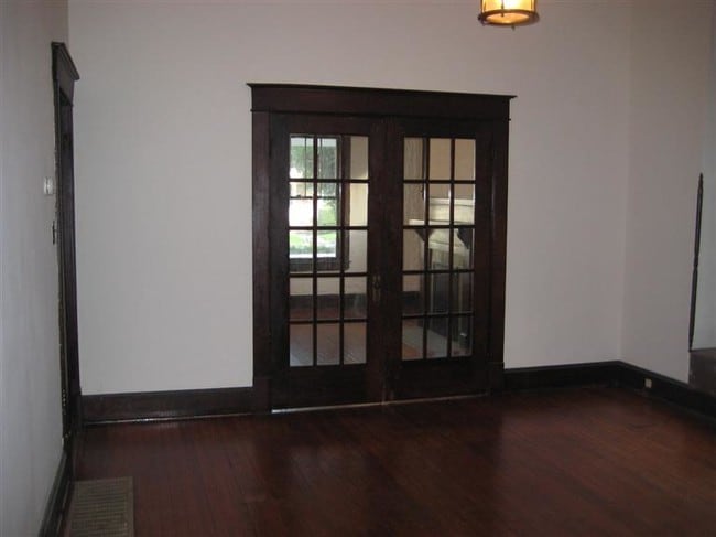 Building Photo - 319 Park Ave