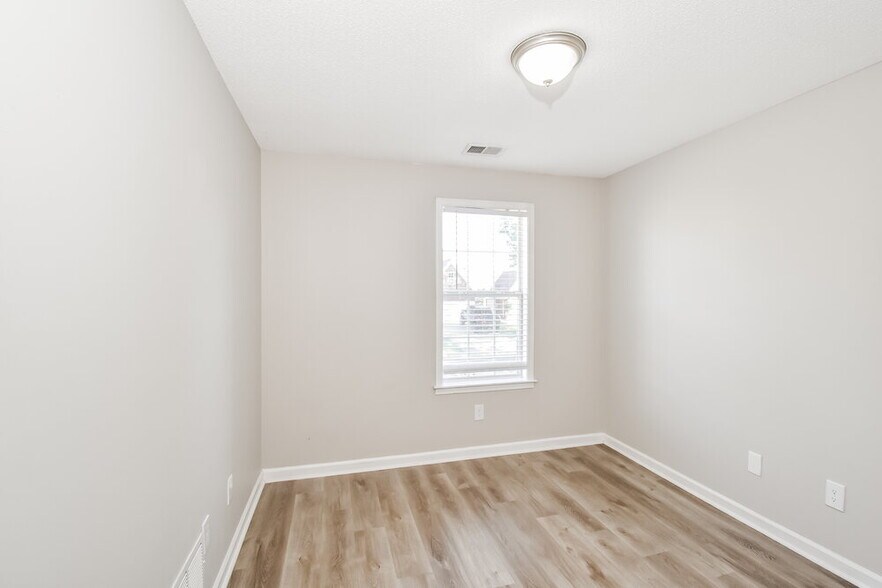 Building Photo - 1337 Pendulum Dr N