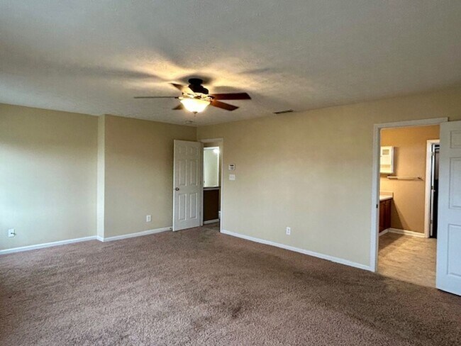Building Photo - Beautiful 2 Story, 4 Bedroom, with a Full ...