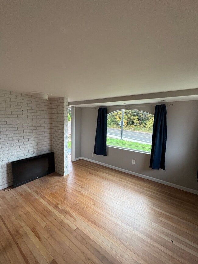 Building Photo - Charming 2 br Bungalow Seatac!
