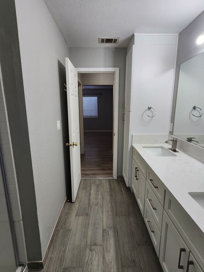 Building Photo - 1609 Cashmere Dr