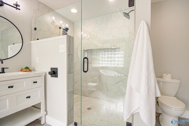 Building Photo - 205 Jarrett Ln