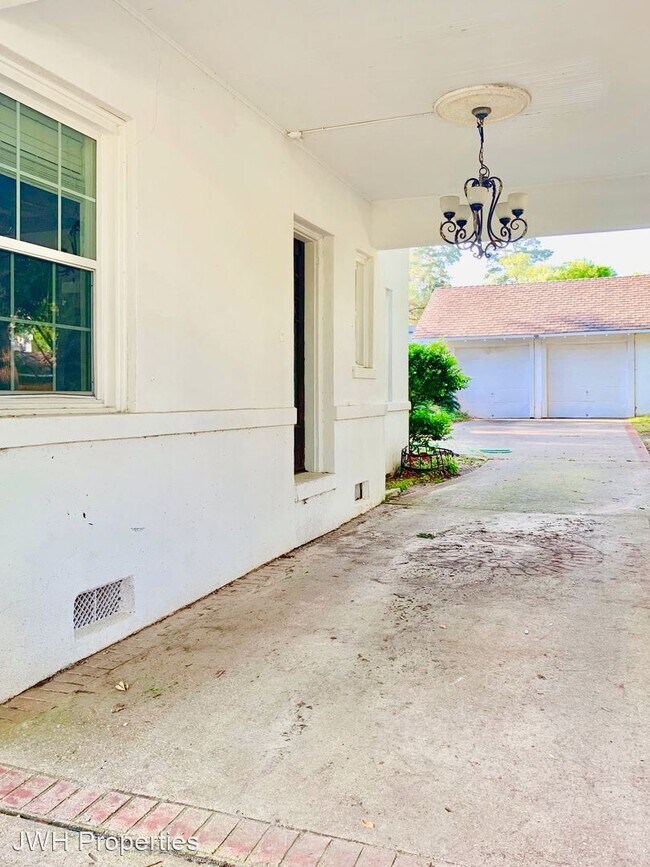 Building Photo - 4 br, 2.5 bath House - 1040 Blanchard Place