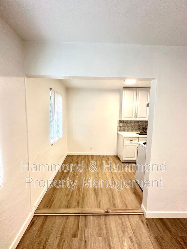 Building Photo - 5854 Tujunga Ave