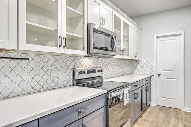 Building Photo - 132 McClellan Way