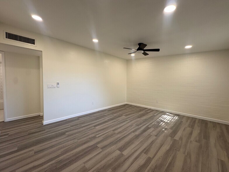 Building Photo - 1508 E Adelaide Dr