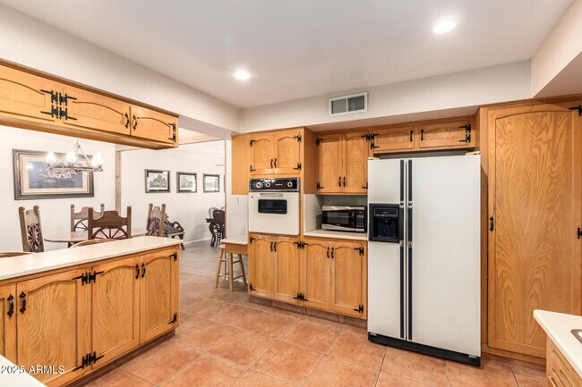 Building Photo - 6419 E Cactus Rd