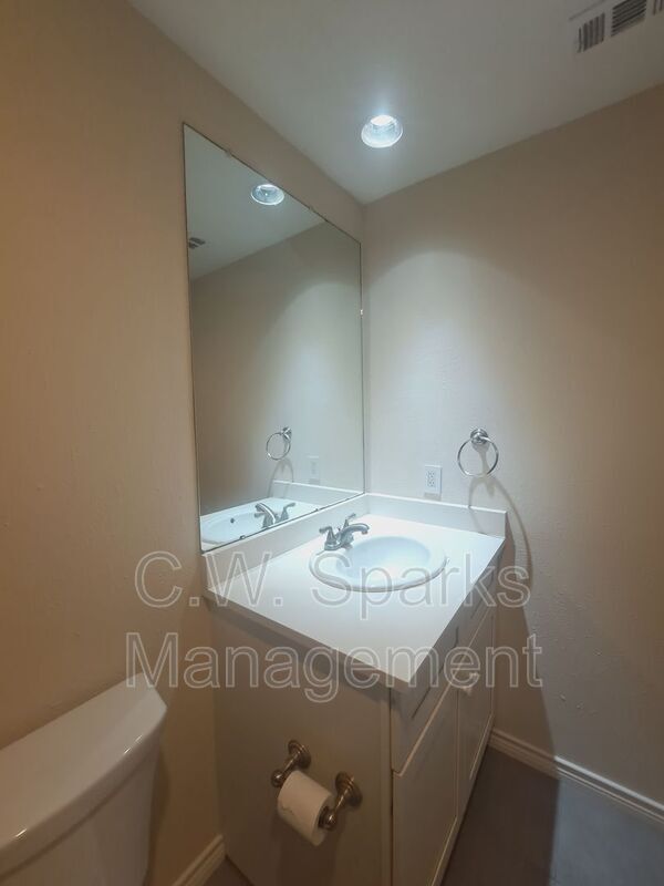 Building Photo - 3025 Westforest Dr