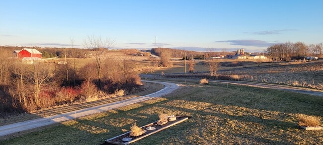 Building Photo - 9333 Skyline Dr