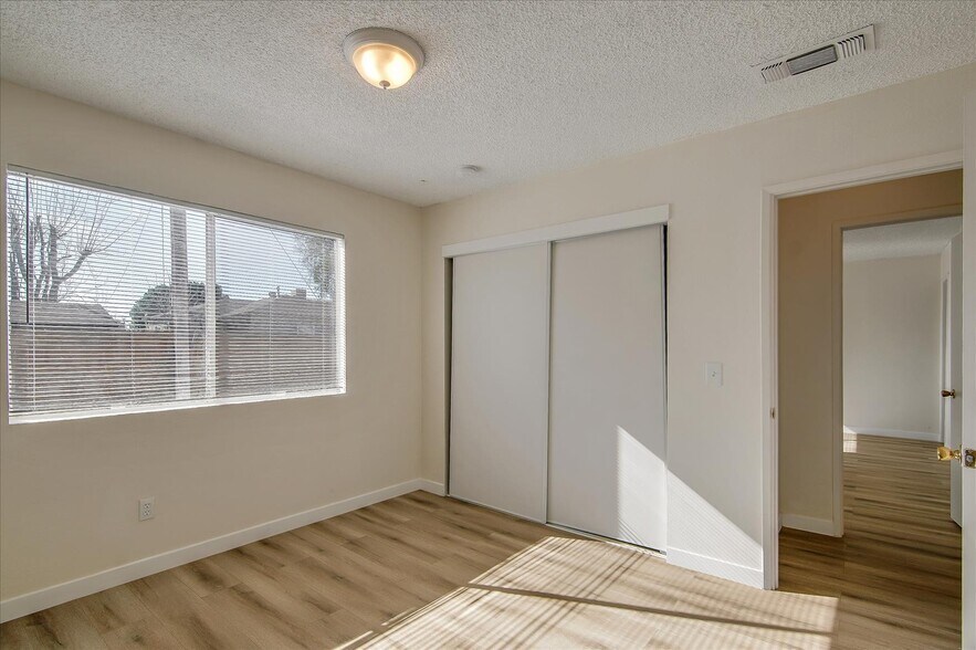 Building Photo - 9223 Langdon Ave
