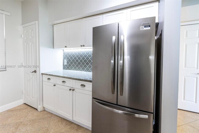 Building Photo - 3255 NE 184th St