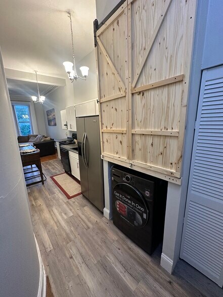 Building Photo - 57 Ten Broeck St