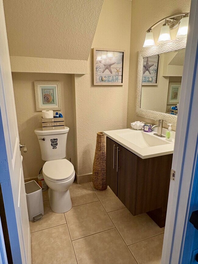 Building Photo - 4901 Palm Garden Ln