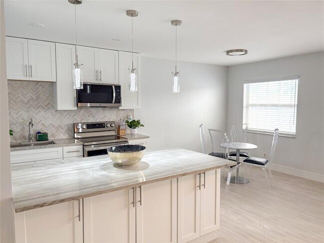 Primary Photo - 4541 N Ocean Dr