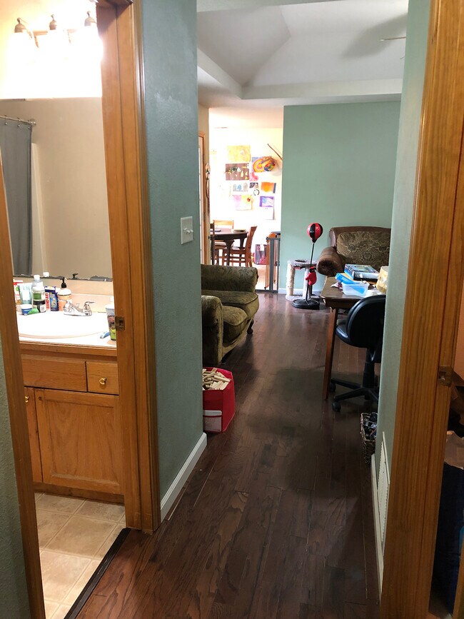 Building Photo - 847 Locust St