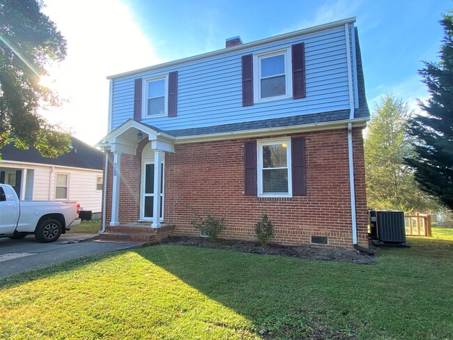 Primary Photo - Beautiful 2 Bed/1 Bath Home in Elizabethton