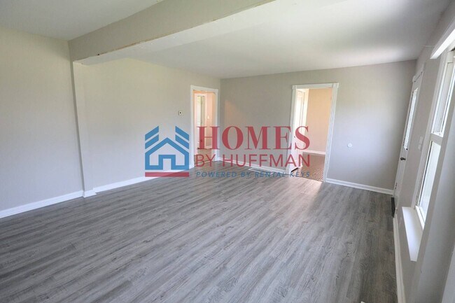 Building Photo - 2211 Frisse Ave