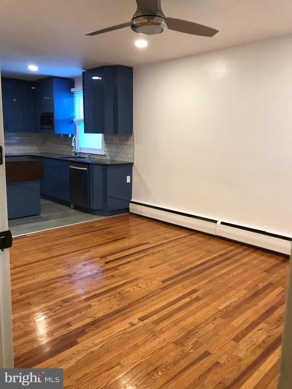 Building Photo - 212 Robbins St